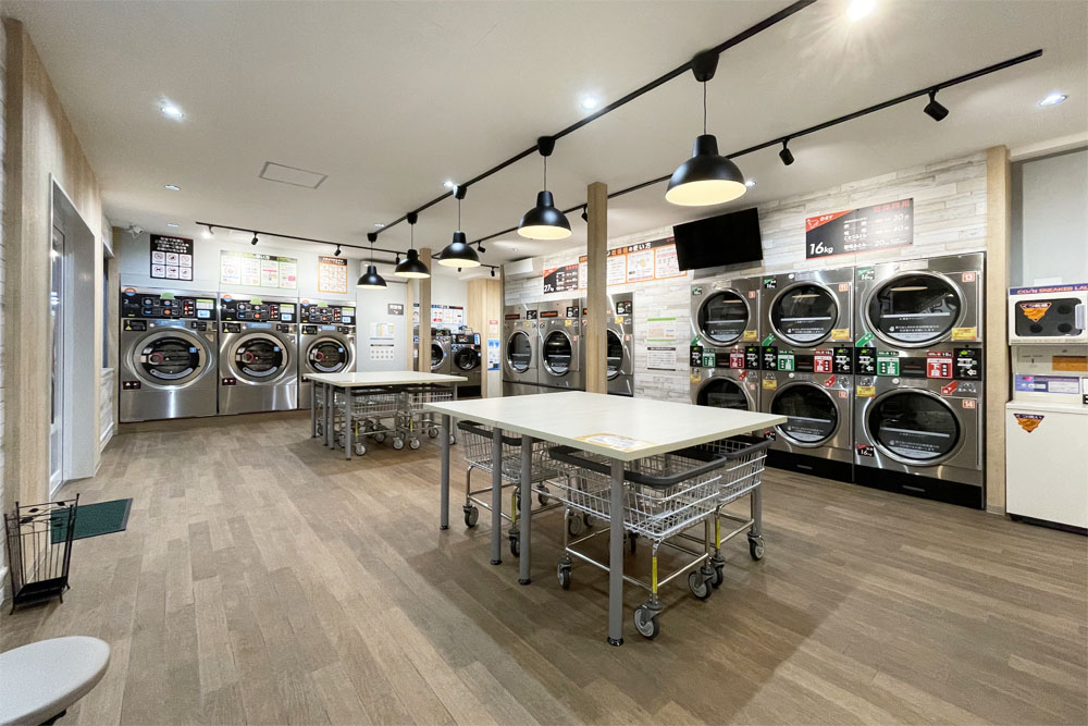 平群店 明るい店内