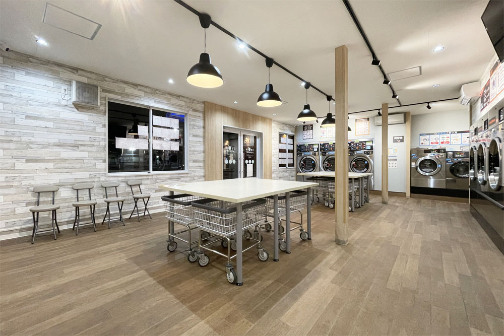 平群店 明るい店内