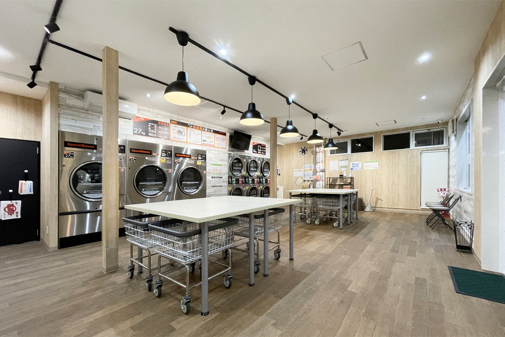 平群店 明るい店内