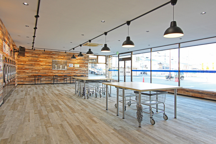 海南店 明るい店内