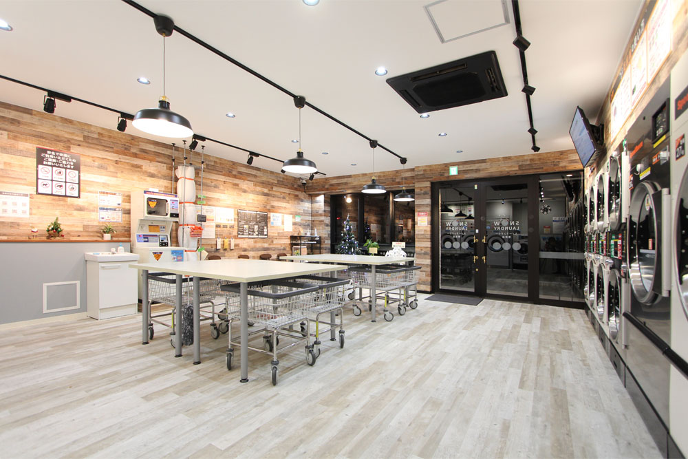 香芝店 明るい店内