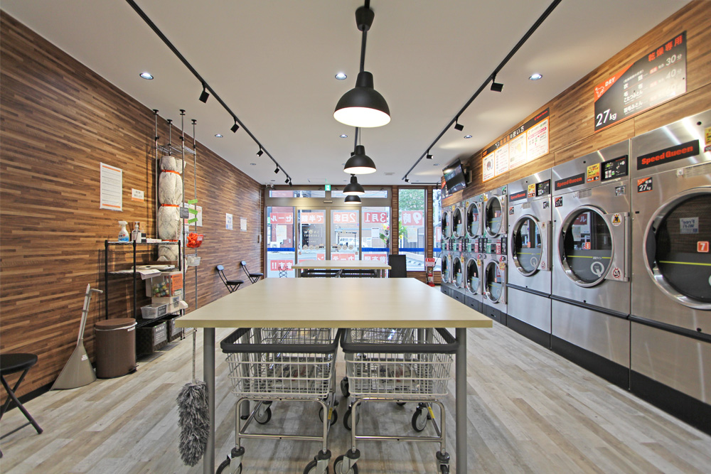 高槻真上店 明るい店内