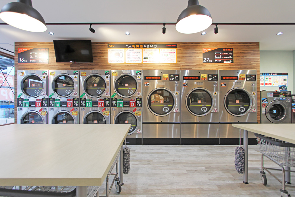 高槻真上店 明るい店内