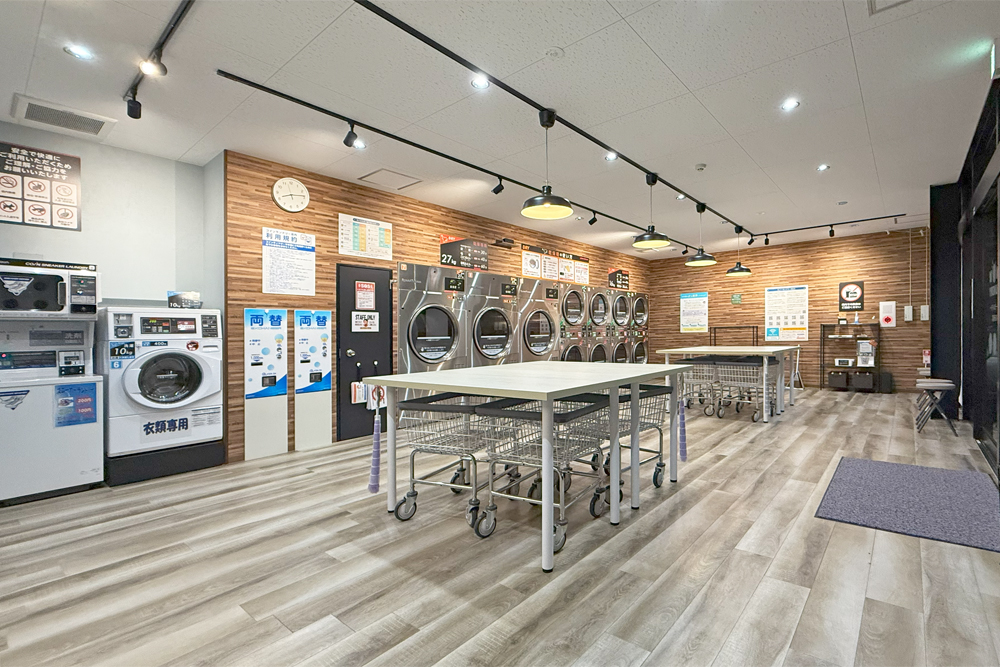 八日市店 明るい店内